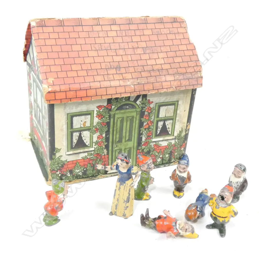 CARDBOARD BOX HOUSE WITH CAST IRON SNOW WHITE & SEVEN DWARVES  H. 55MM Image 1++